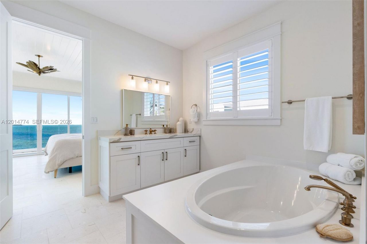 142 Guilford Ct, Tavernier, FL 33070 Photo