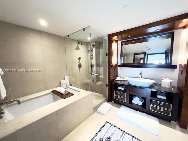 6801 Collins Ave , Unit 718, Miami Beach, FL 33141 Photo