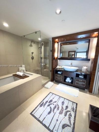6801 Collins Ave , Unit 718, Miami Beach, FL 33141 Photo