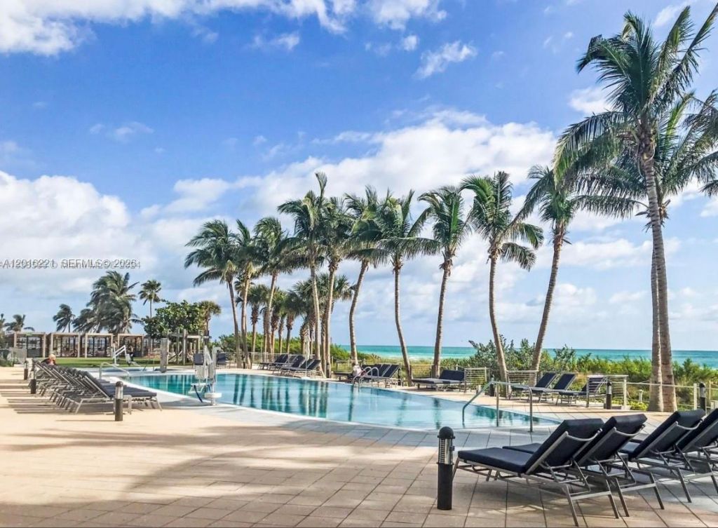6801 Collins Ave , Unit 718, Miami Beach, FL 33141 Photo