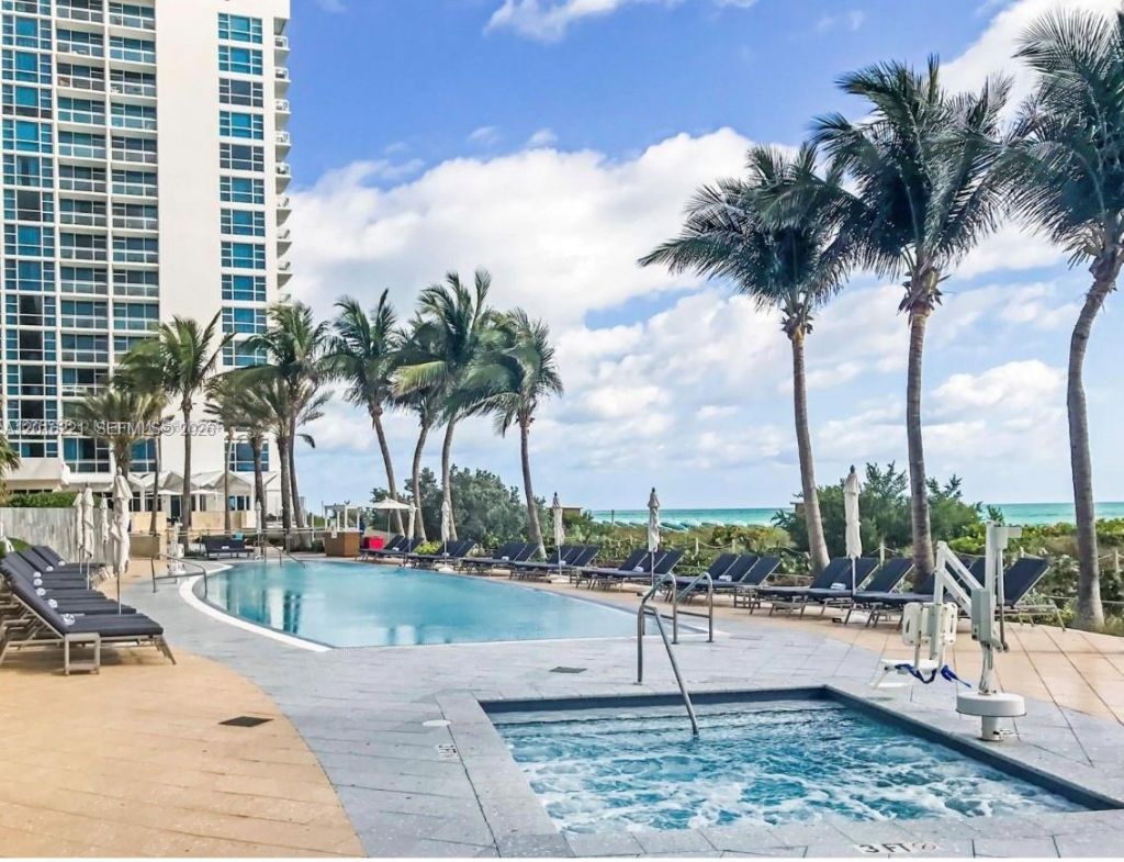 6801 Collins Ave , Unit 718, Miami Beach, FL 33141 Photo