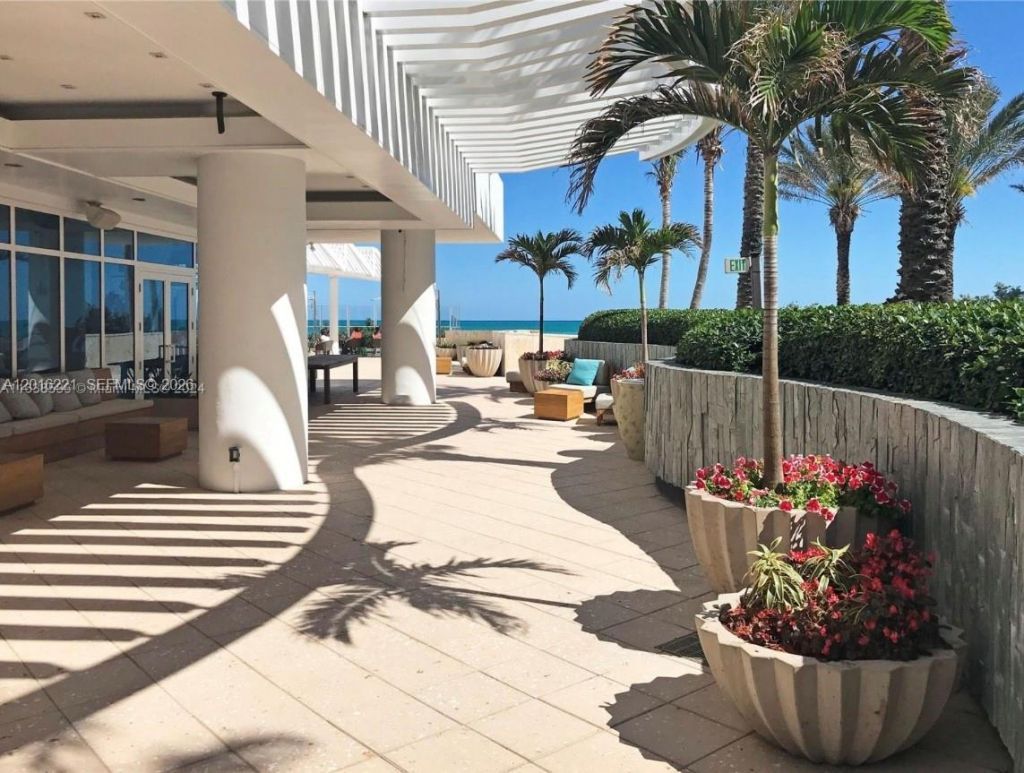 6801 Collins Ave , Unit 718, Miami Beach, FL 33141 Photo