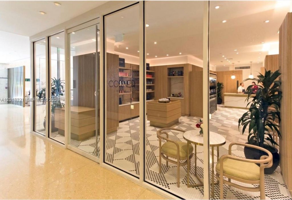 6801 Collins Ave , Unit 718, Miami Beach, FL 33141 Photo