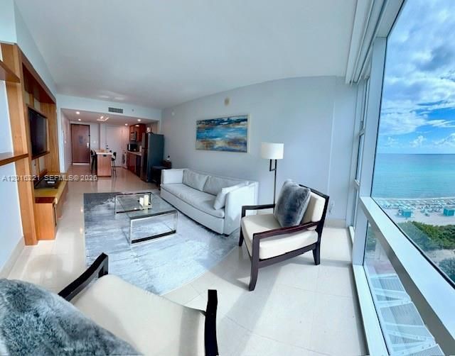 6801 Collins Ave , Unit 718, Miami Beach, FL 33141 Photo