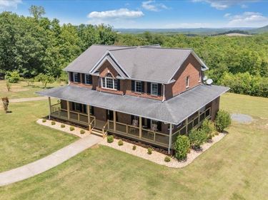 1615 Turkeycock LN , Penhook, VA 24137