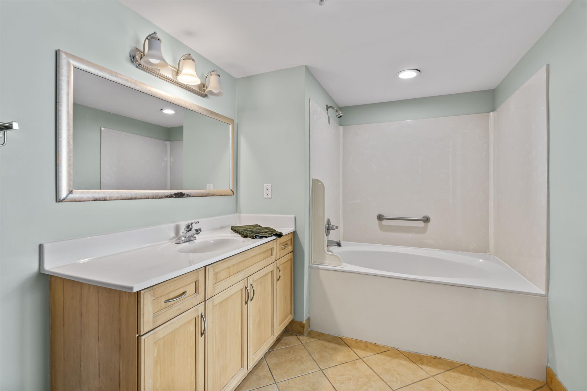 3500 N Ocean Blvd. Photo 19
