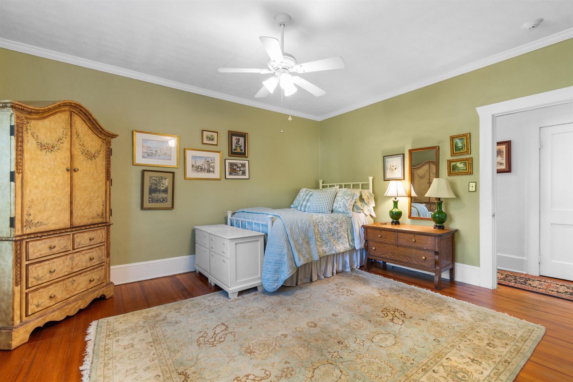 109 S 12th Ave. Photo 12