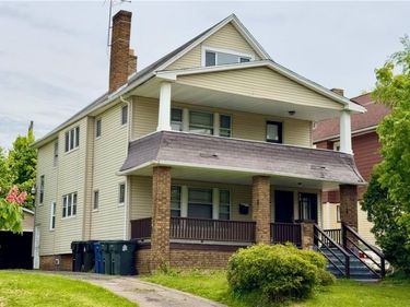 949 Helmsdale Road, Cleveland Heights, OH 44112