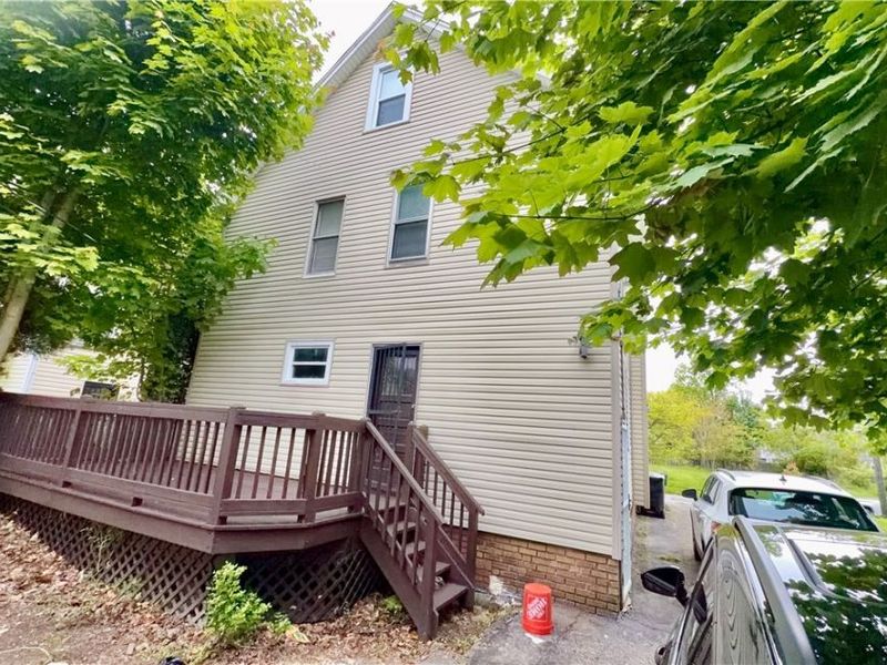 949 Helmsdale Road, Cleveland Heights, OH 44112 Photo 2