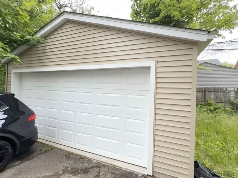 949 Helmsdale Road, Cleveland Heights, OH 44112 Photo 3