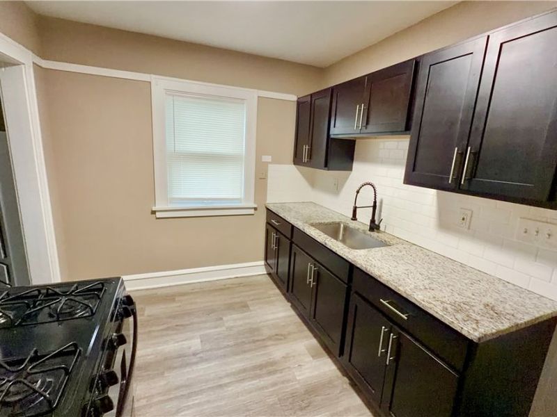 949 Helmsdale Road, Cleveland Heights, OH 44112 Photo 5