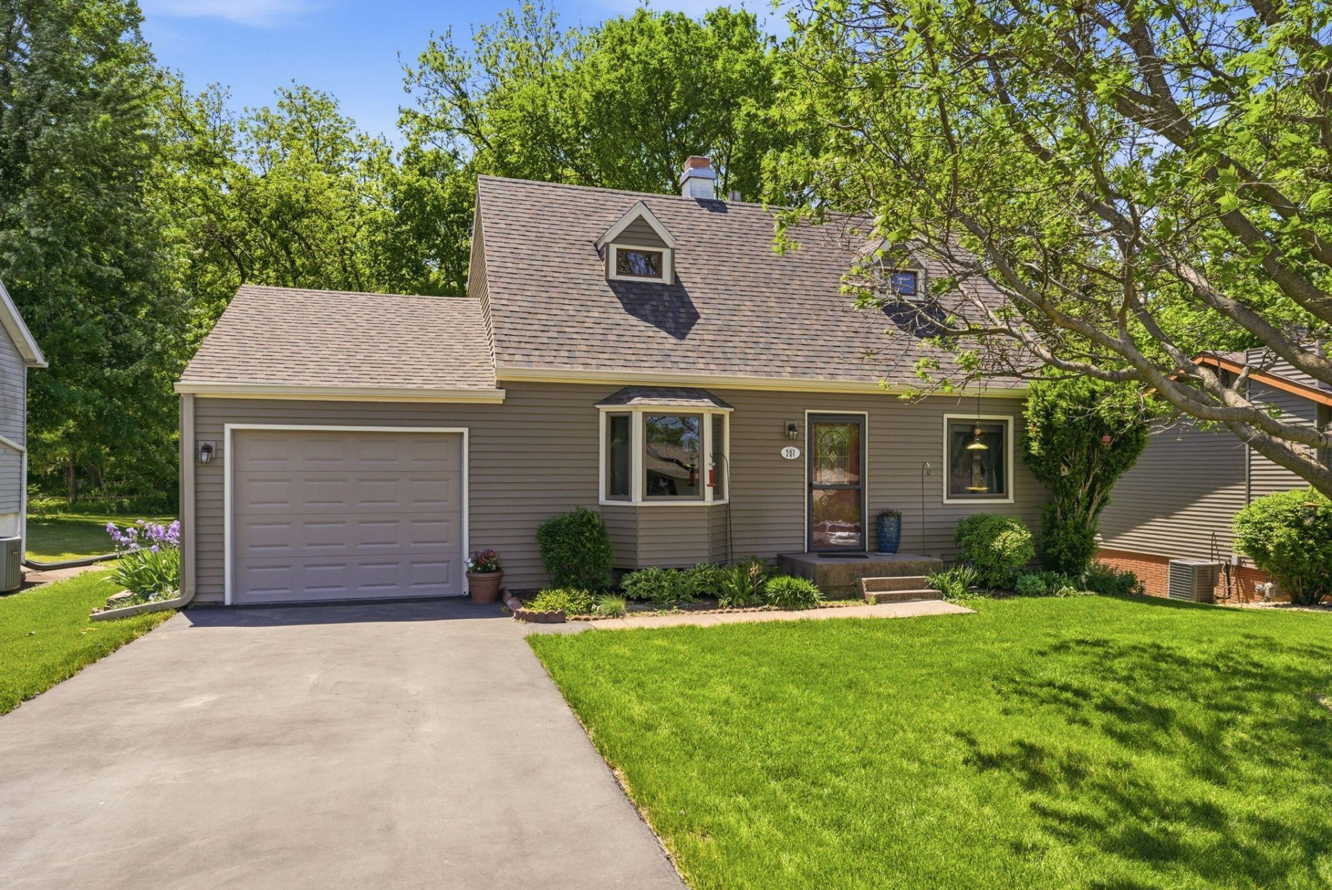 207 Amherst, Muscatine, IA 52761 Main Photo