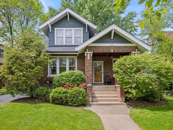 226 S Walnut Avenue , Arlington Heights, IL 60005