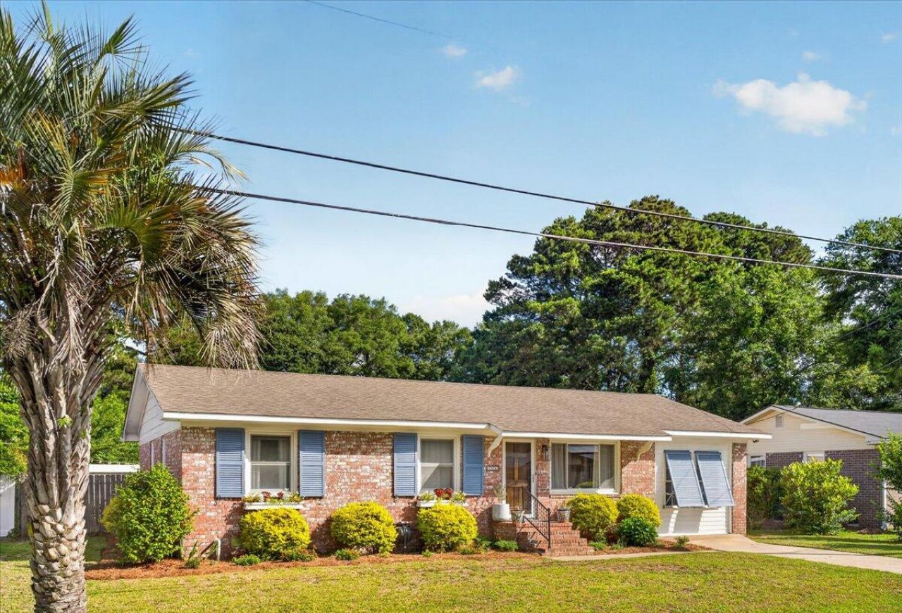 1554 Westwood Drive Photo 2