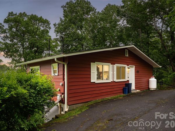 8 N Delano Road , Asheville, NC 28805