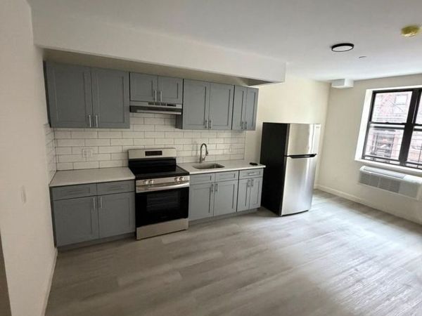 2854 Webb Ave , Bronx, NY 10468