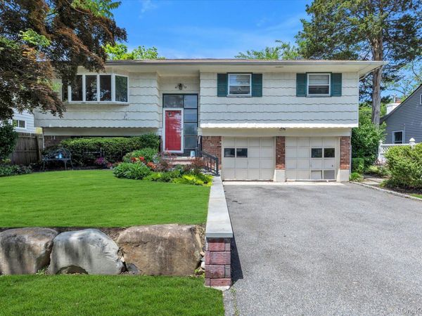 261 W Pulaski Road, Huntington Station, NY 11746
