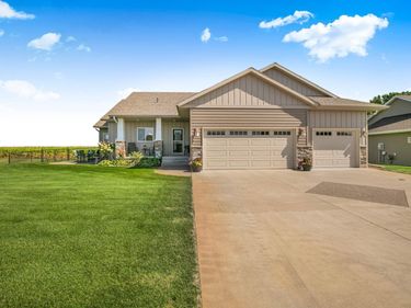 932 Waters Edge Circle, Avon, MN 56310