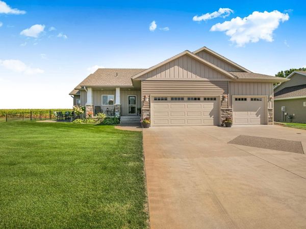 932 Waters Edge Circle , Avon, MN 56310