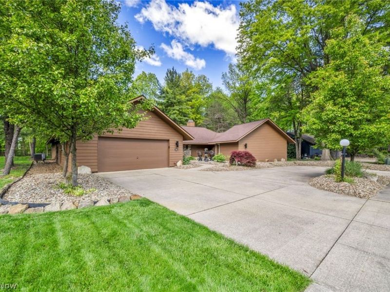 21903 Meadows Edge Lane, Strongsville, OH 44149 Photo 3