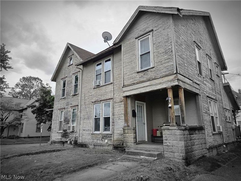 369/371 5th, Coshocton, OH 43812 Photo 2