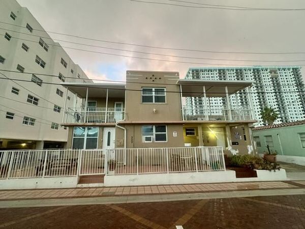 300 Georgia Street, Unit 1-5, Hollywood, FL 33019