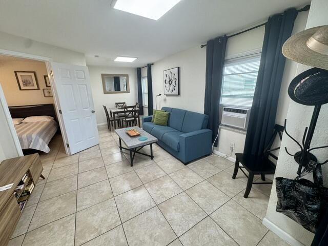 300 Georgia Street, Unit 1-5, Hollywood, FL 33019 Photo