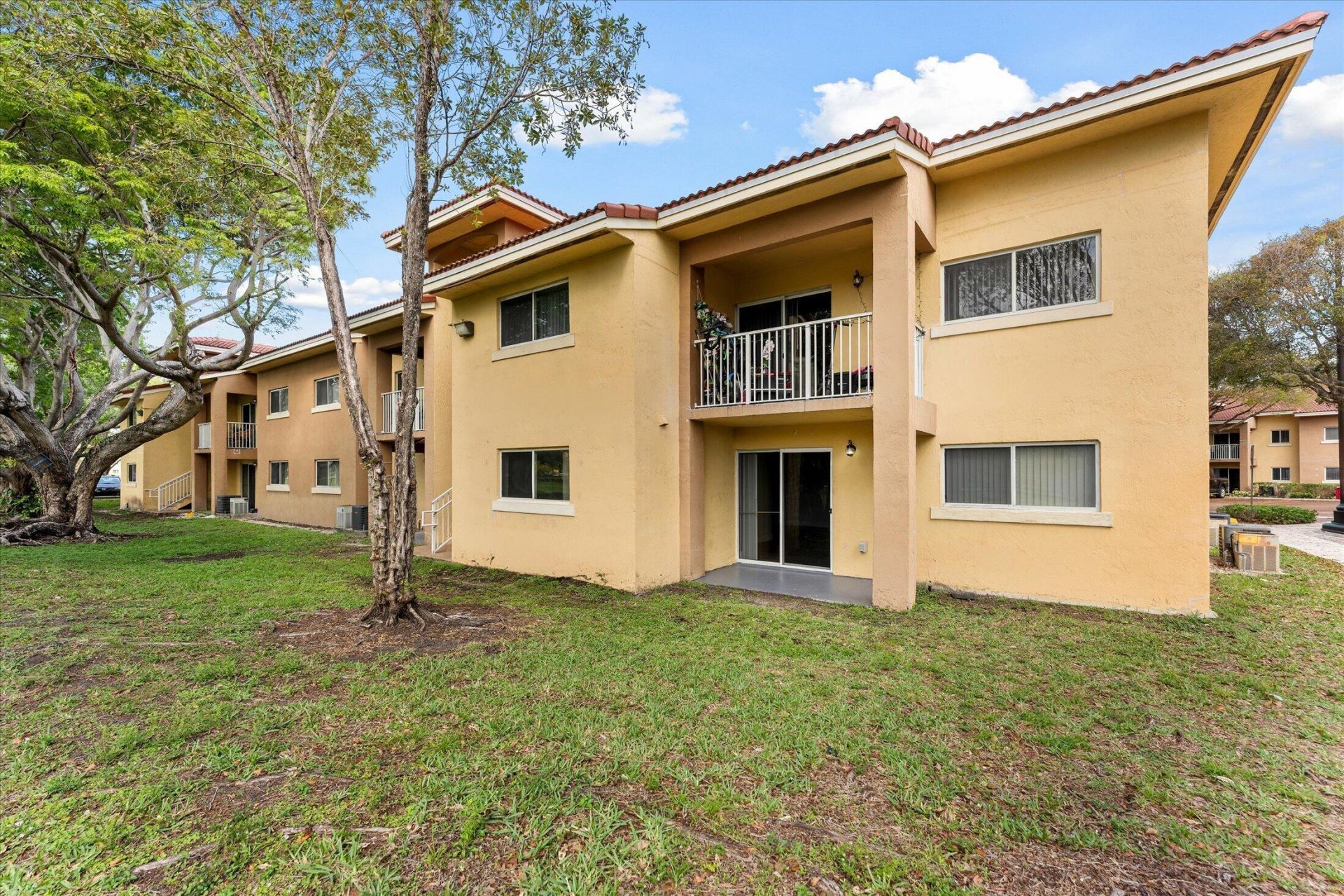 6881 NW 173rd Drive, Hialeah, FL 33015 Photo
