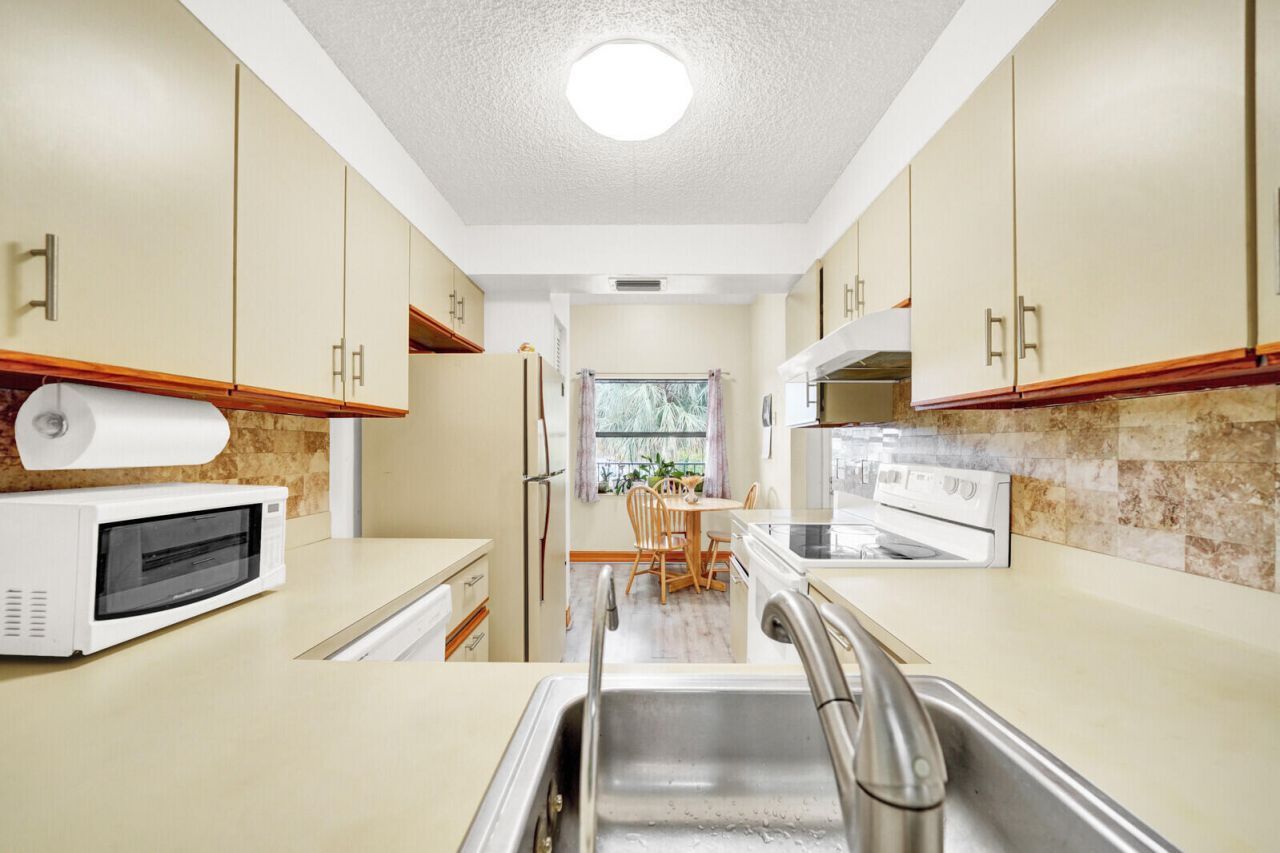 7867 Willow Spring Drive, Unit 821, Lake Worth, FL 33467 Photo