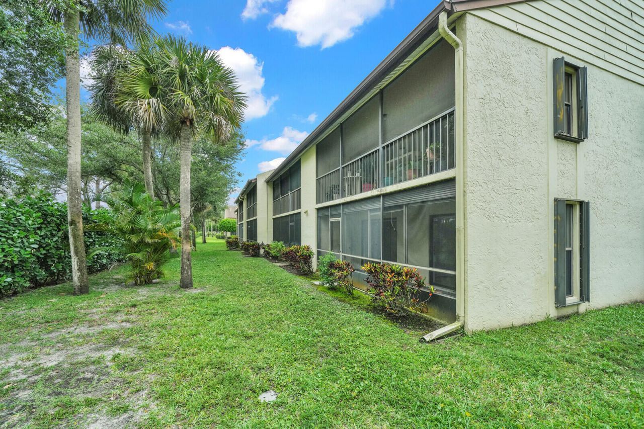 7867 Willow Spring Drive, Unit 821, Lake Worth, FL 33467 Photo