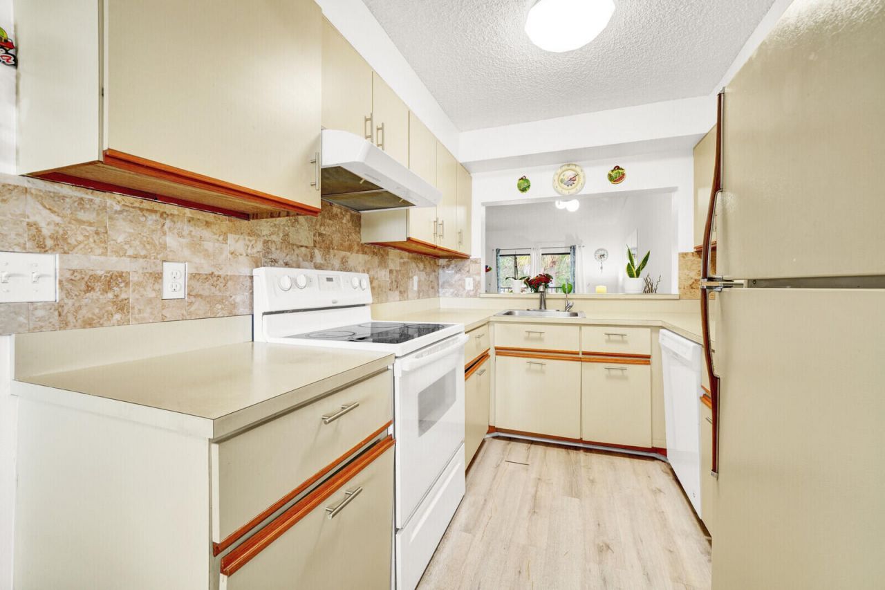 7867 Willow Spring Drive, Unit 821, Lake Worth, FL 33467 Photo