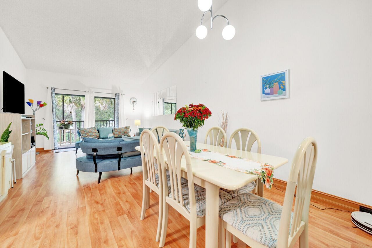 7867 Willow Spring Drive, Unit 821, Lake Worth, FL 33467 Photo
