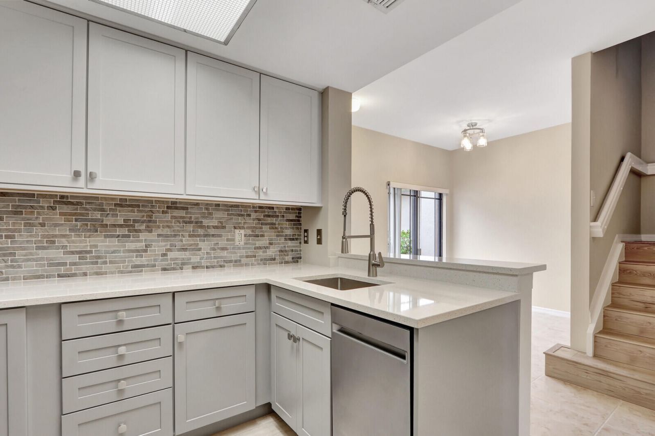 2804 Sarento Place, Unit 113, Palm Beach Gardens, FL 33410 Photo