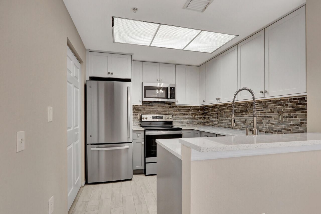 2804 Sarento Place, Unit 113, Palm Beach Gardens, FL 33410 Photo