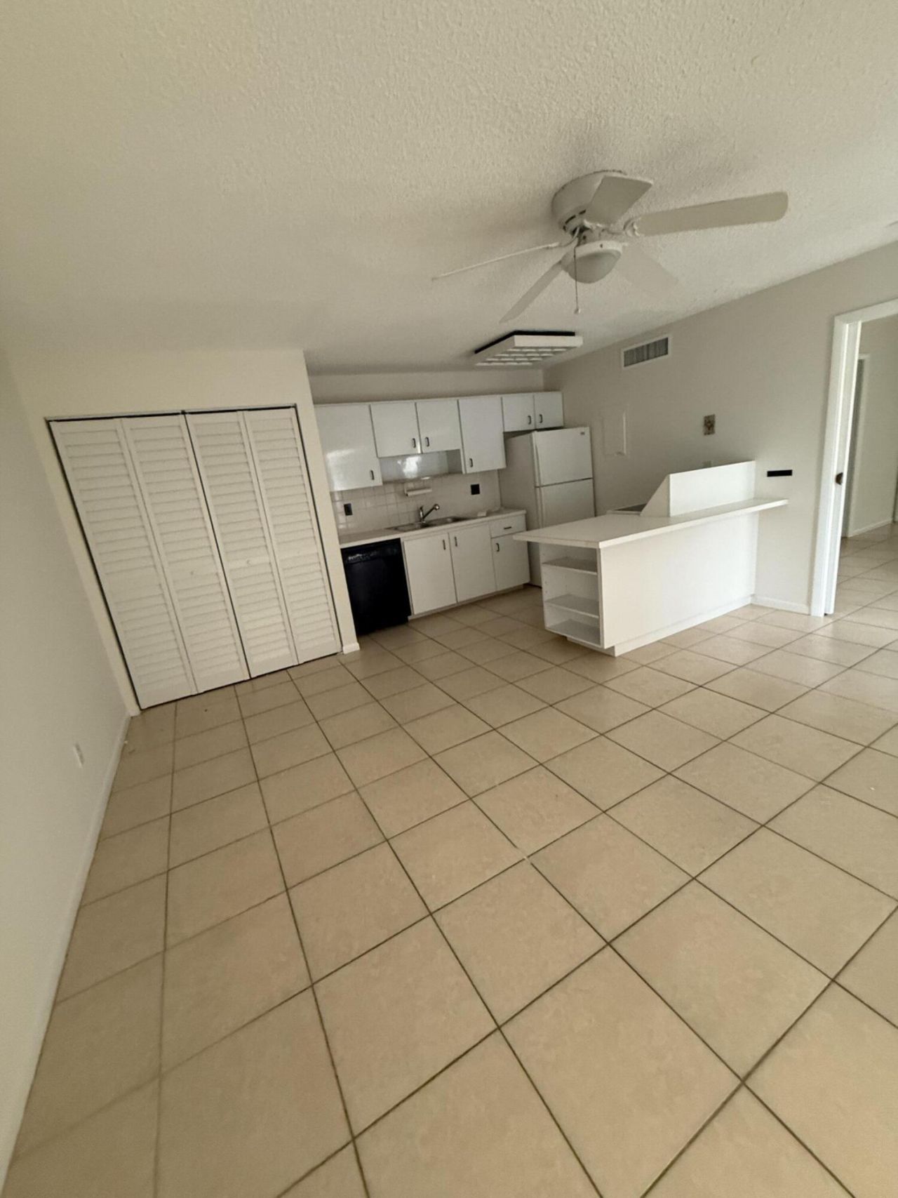 633 Executive Center Drive, Unit L202, West Palm Beach, FL 33401 Photo