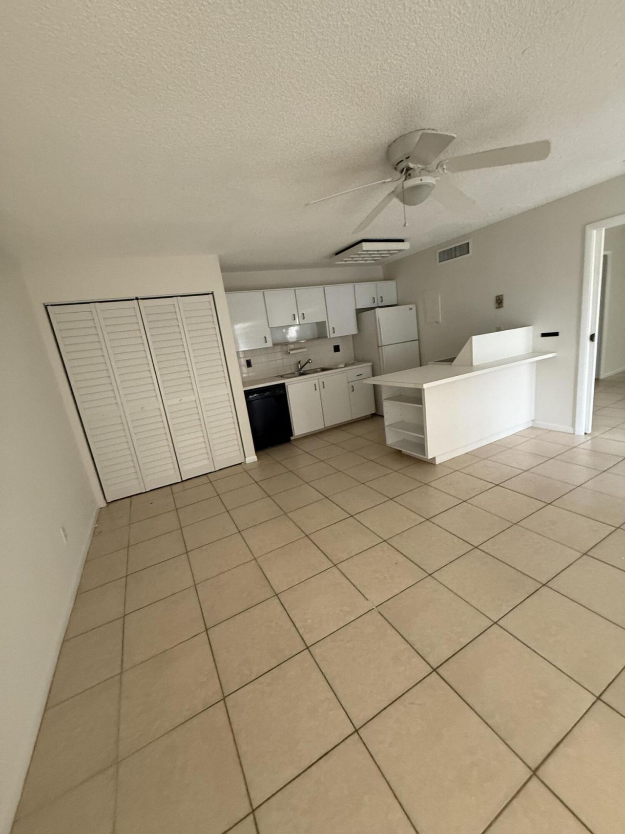 633 Executive Center Drive, Unit L202, West Palm Beach, FL 33401 Photo