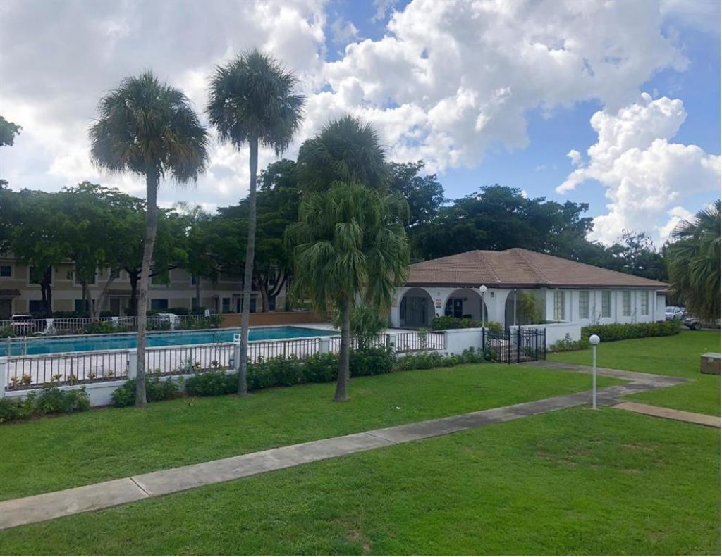 2710 Riverside Drive, Unit 203-a, Coral Springs, FL 33065 Photo