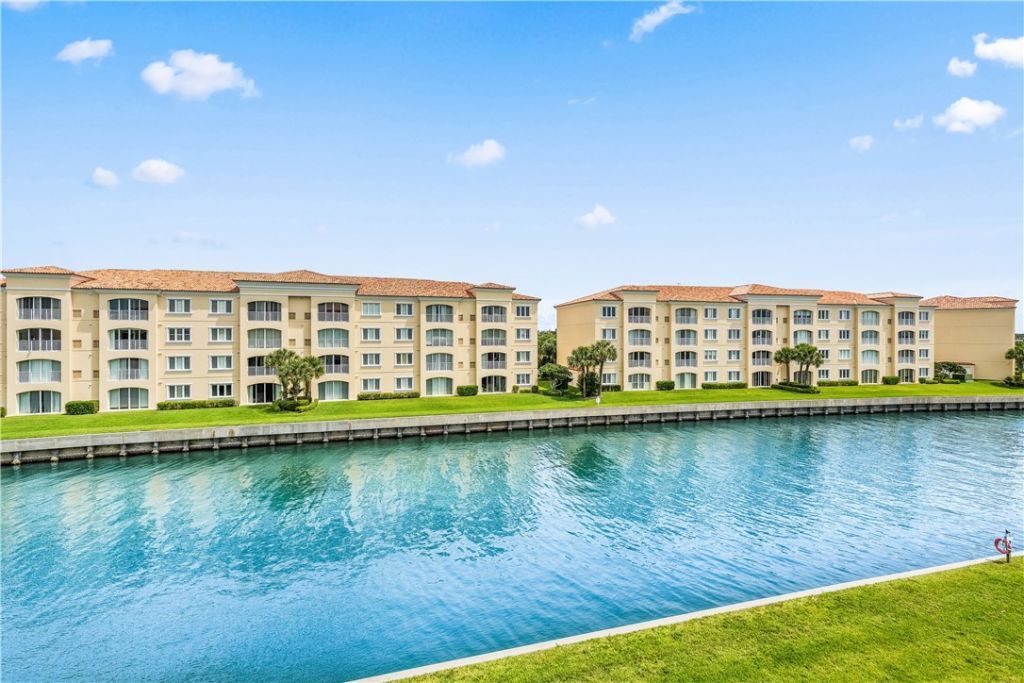 19 Harbour Isle Drive W, Unit 305, Hutchinson Island, FL 34949 Photo