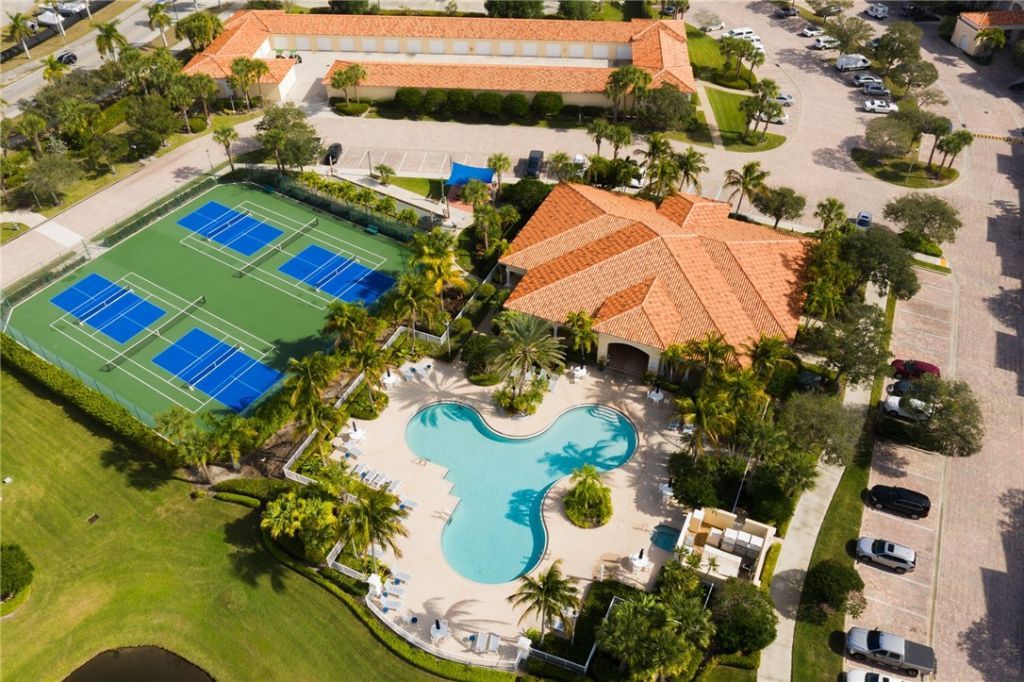 19 Harbour Isle Drive W, Unit 305, Hutchinson Island, FL 34949 Photo