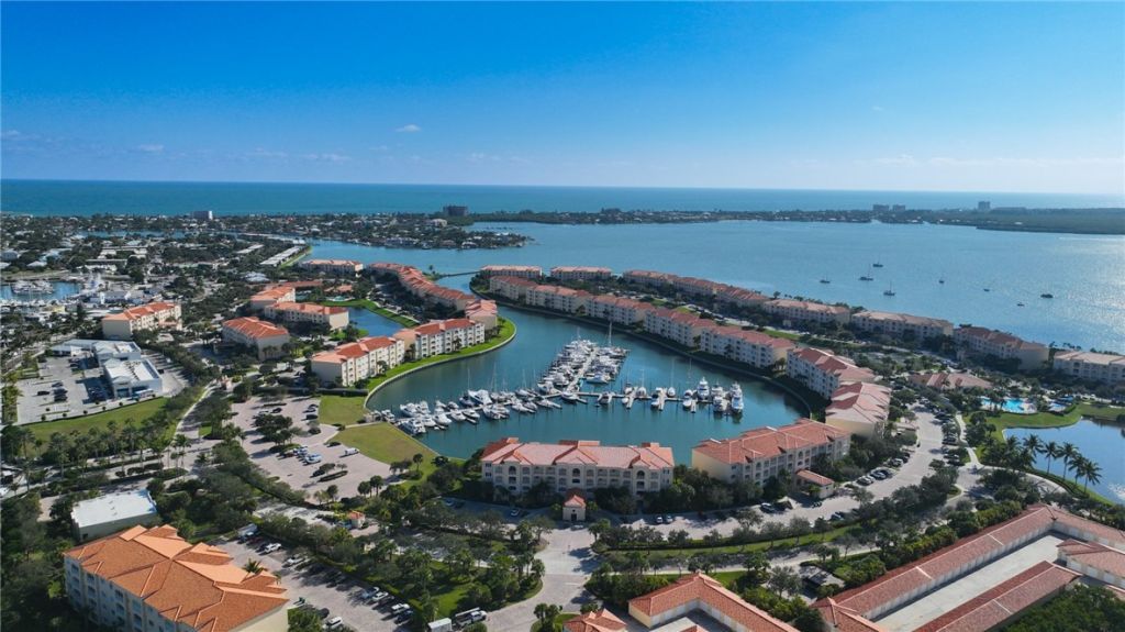 19 Harbour Isle Drive W, Unit 305, Hutchinson Island, FL 34949 Photo