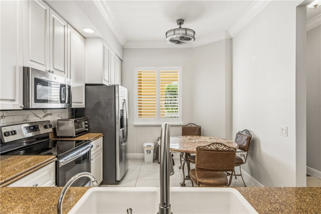 19 Harbour Isle Drive W, Unit 305, Hutchinson Island, FL 34949 Photo
