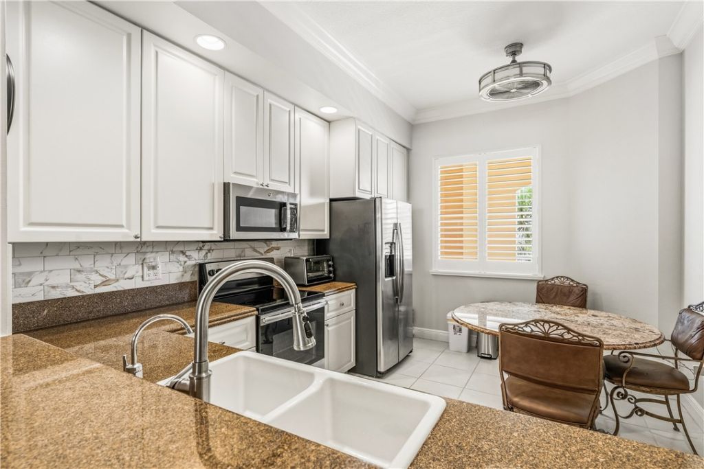 19 Harbour Isle Drive W, Unit 305, Hutchinson Island, FL 34949 Photo