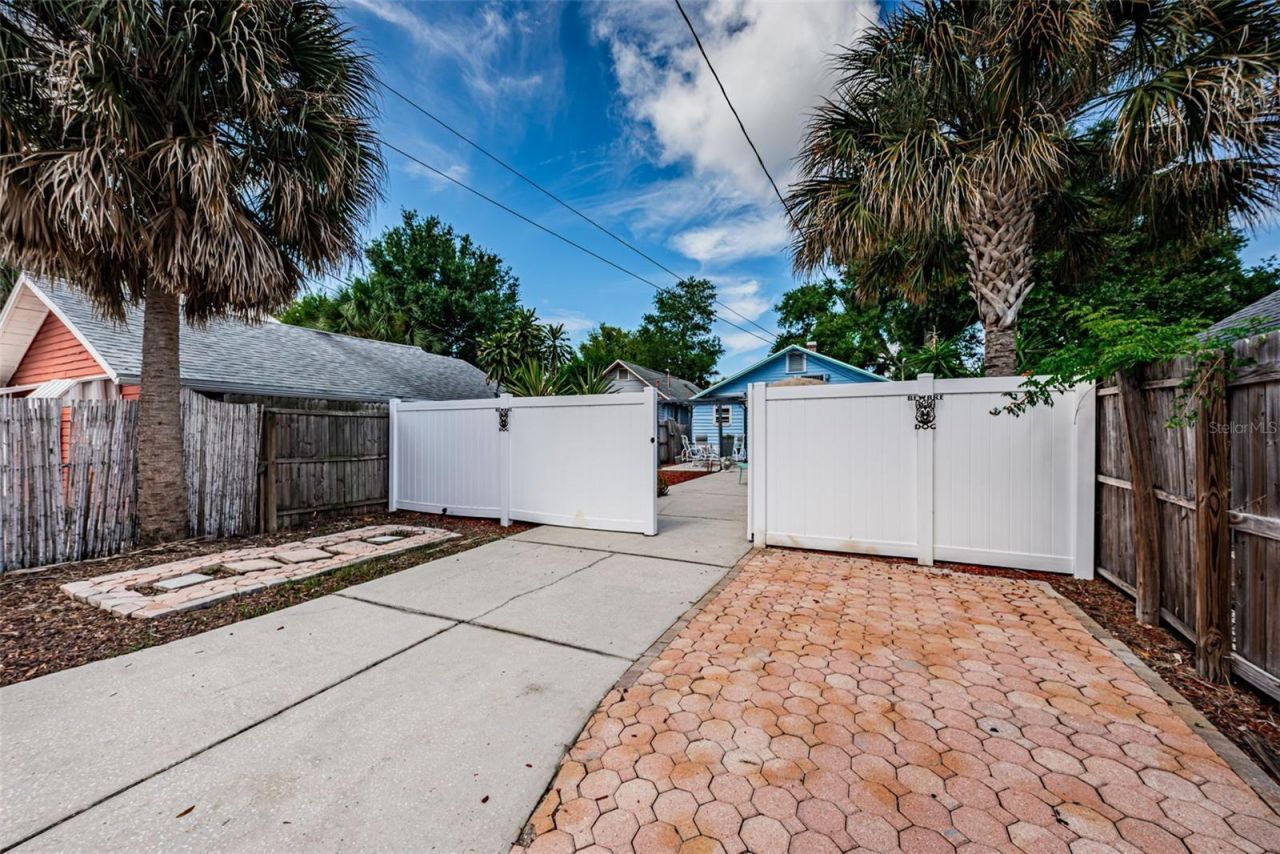547 15th Street N, Saint Petersburg, FL 33705 Photo