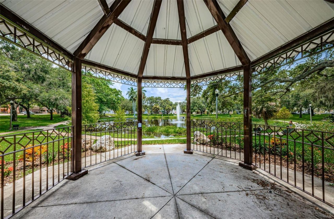 547 15th Street N, Saint Petersburg, FL 33705 Photo