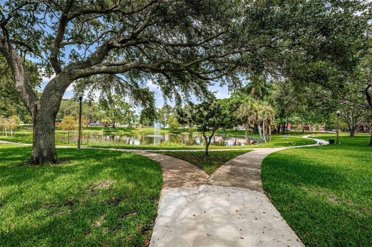 547 15th Street N, Saint Petersburg, FL 33705 Photo