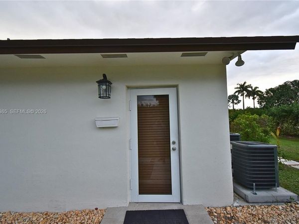 Unit B, Davie, FL 33328