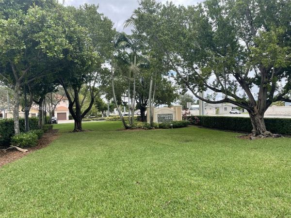 8835 S Isles Cir , Tamarac, FL 33321