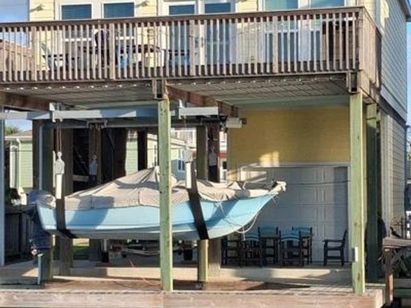 16715 Tahiti Way, Jamaica Beach, TX 77554