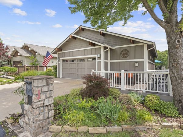 2371 Melody Point Circle , Grove, OK 74344