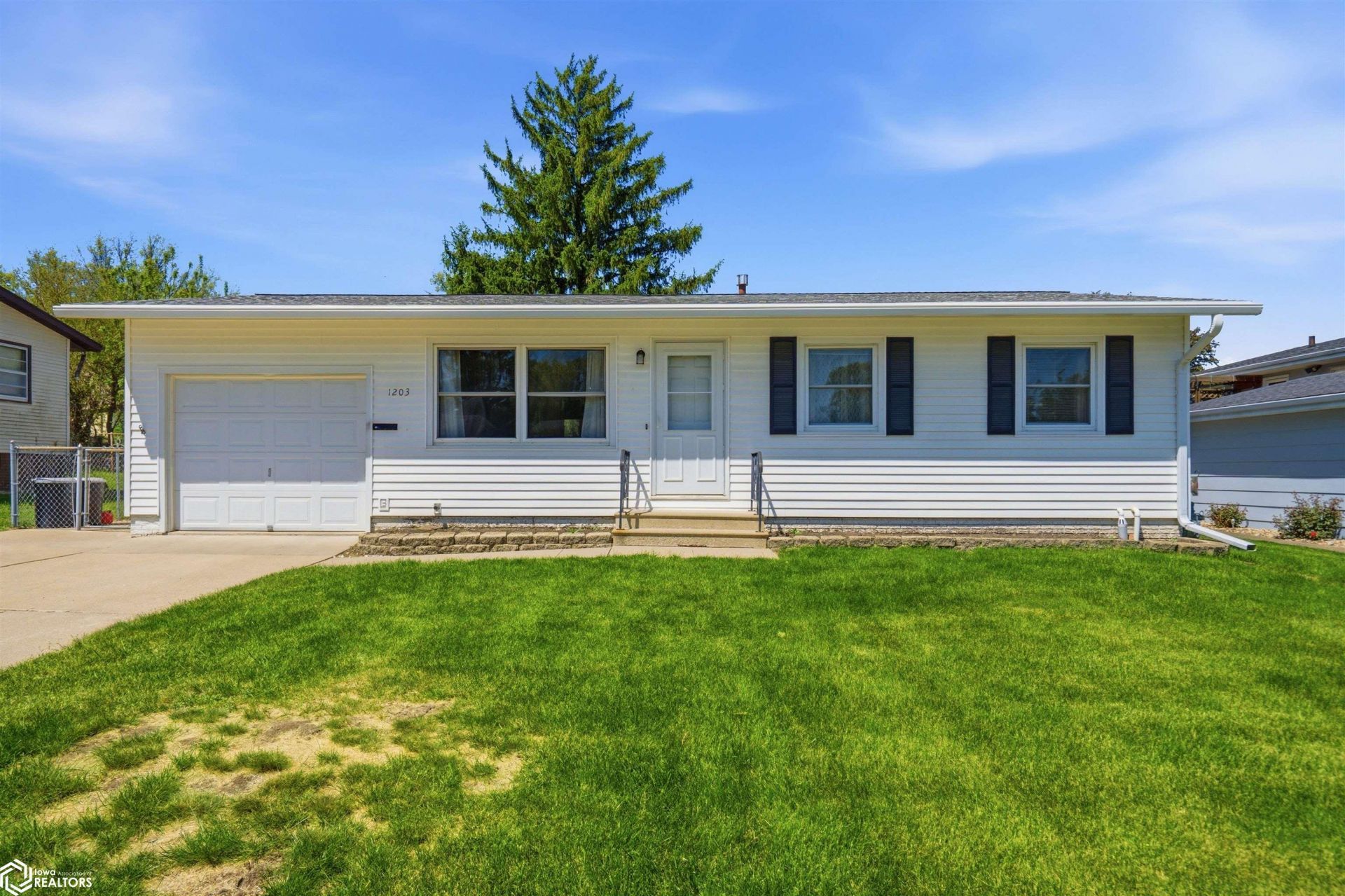1203 Glenwood Terrace, Marshalltown, IA 50158 Main Photo